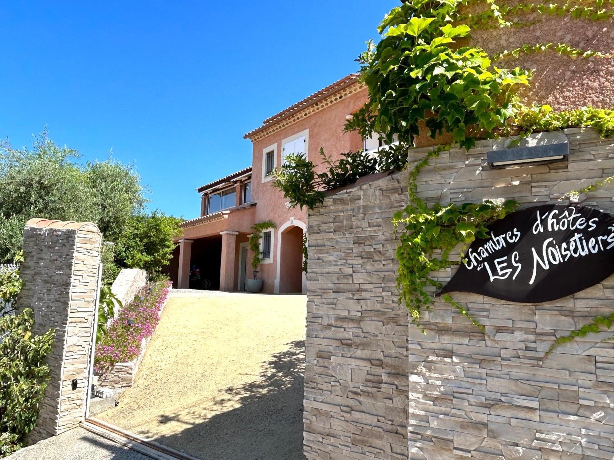 Chambres D'Hotes Les Noisetiers Digne-les-Bains Exterior photo